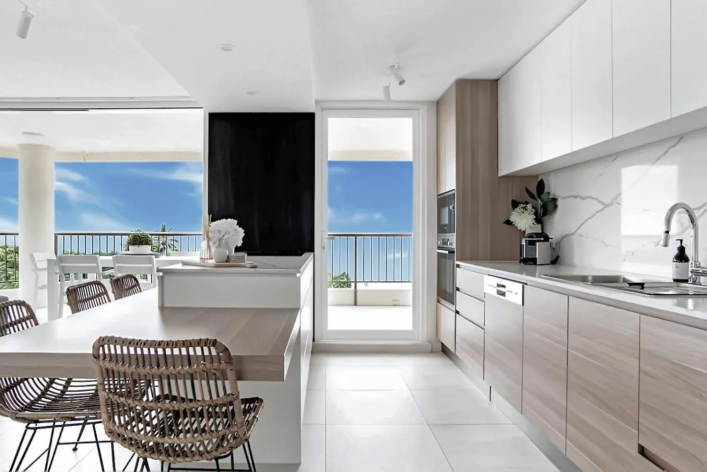 Aquarius Luxury Apartment Cairns